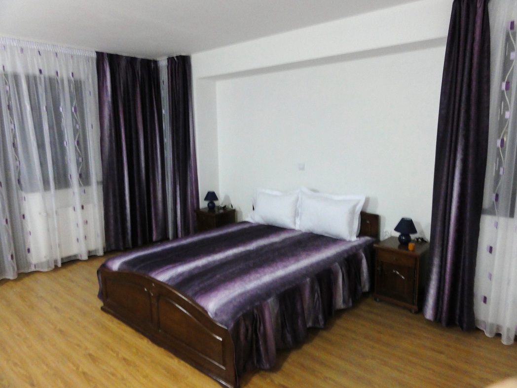Perdele și draperii pentru dormitor 8